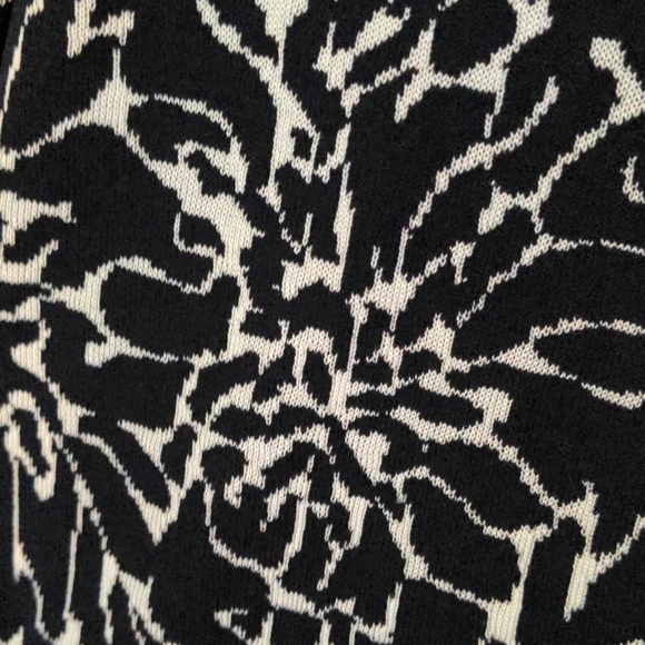 Black & White Flowered Cardigan - new with tags - Picture 5 of 6